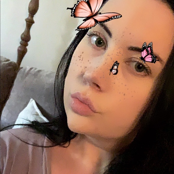 Meet your Posher, Hilary - Picture 1 of 1